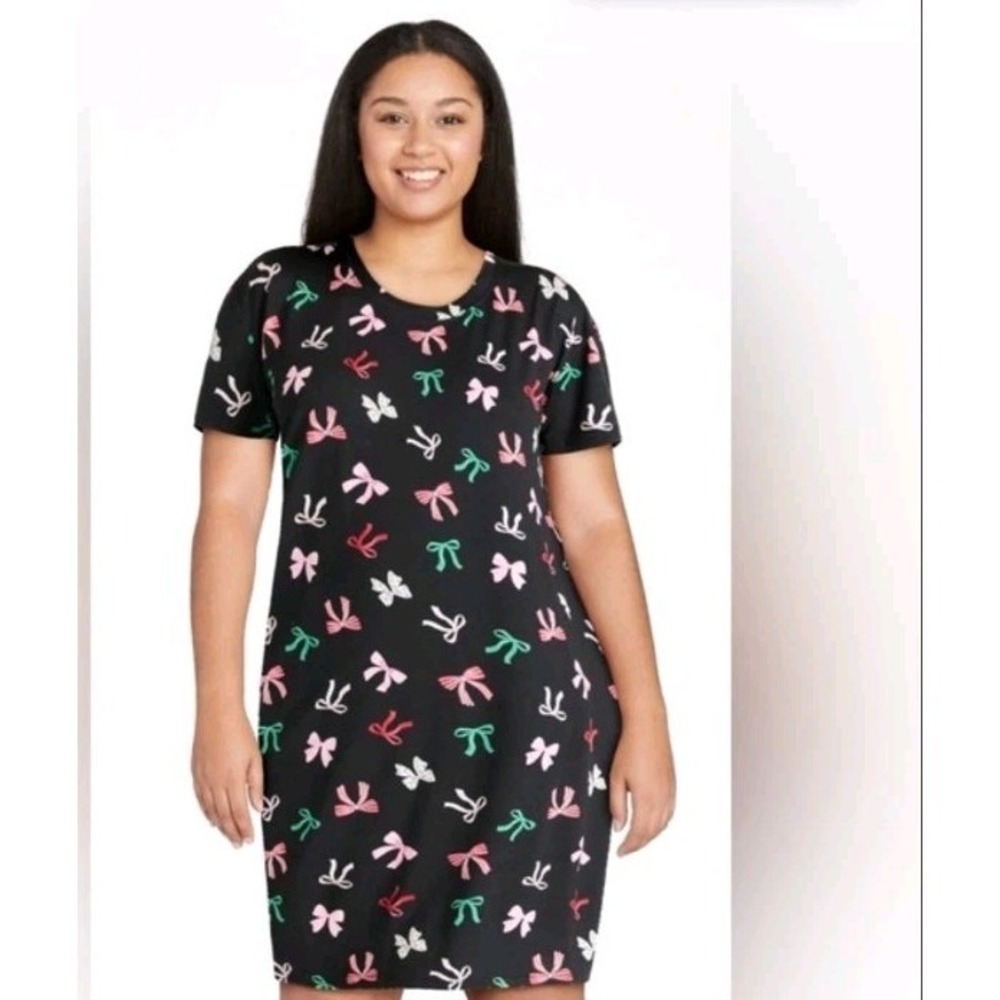 Joyspun Women's 2X-3X Black Holiday Bows Graphic Sleepshirt with Pockets Gown